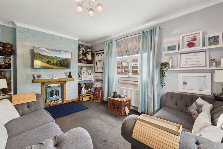 Lounge - Picture 2 of 17