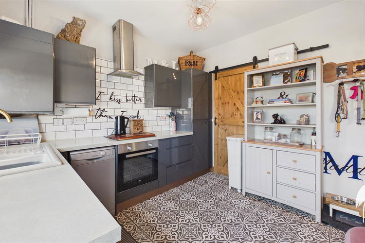 Kitchen - Picture 5 of 17