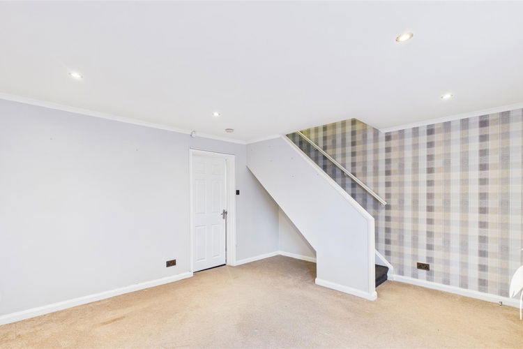 Lounge - Picture 4 of 12