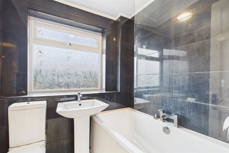 Bathroom - Picture 9 of 12