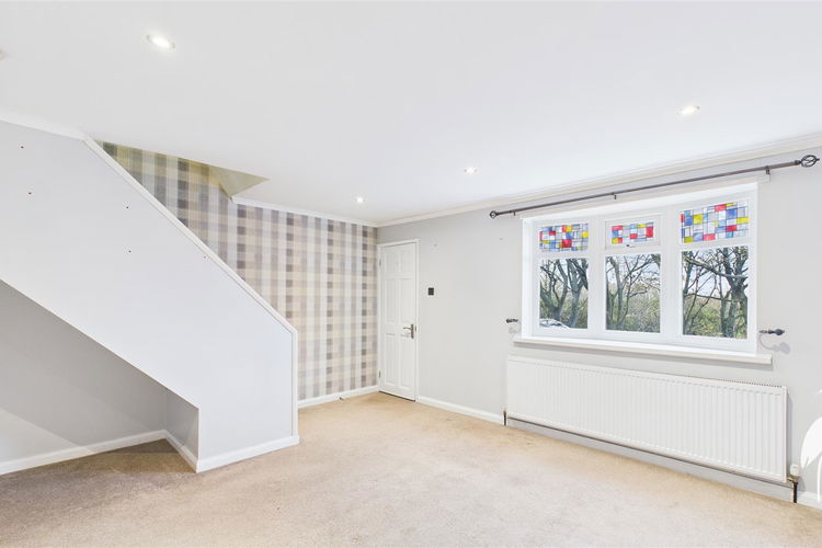 Lounge - Picture 2 of 12