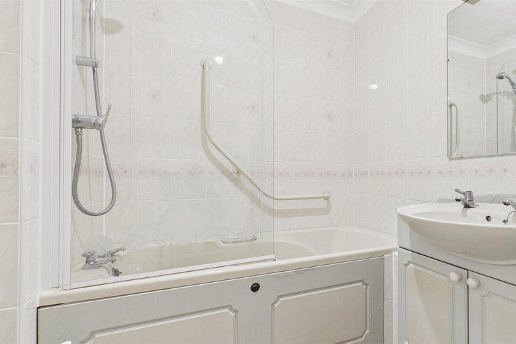 Bathroom - Picture 14 of 16