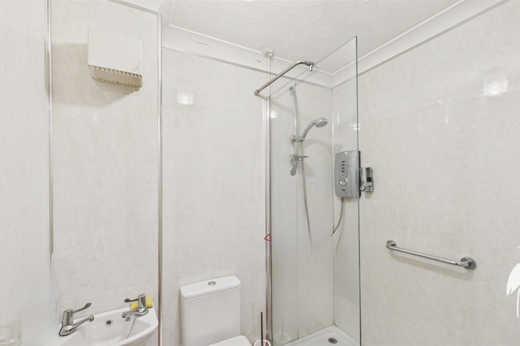 En Suite Shower Room - Picture 8 of 16