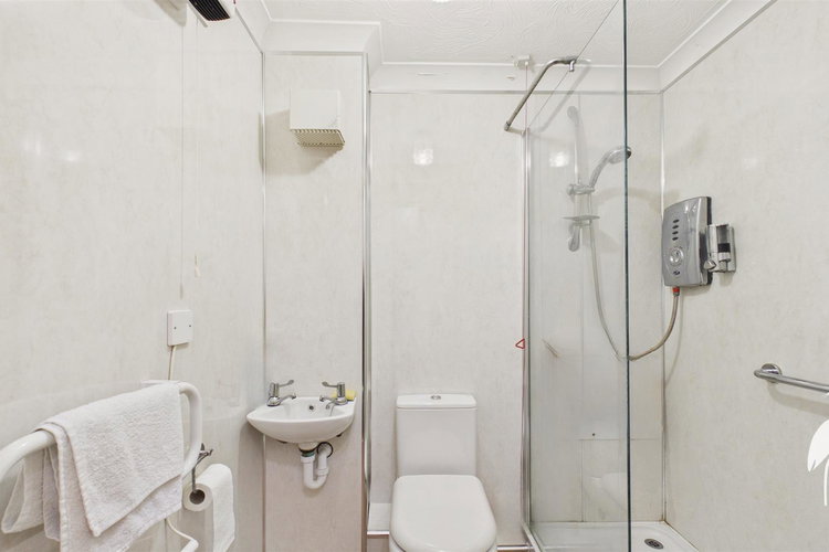 En Suite Shower Room - Picture 9 of 16