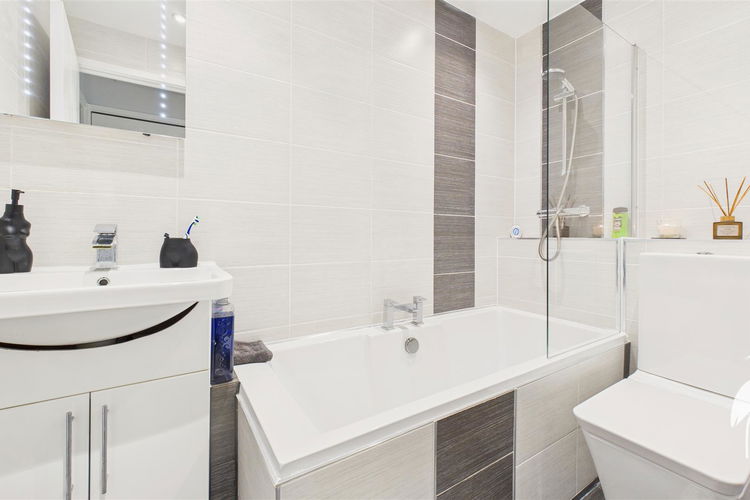 Bathroom - Picture 13 of 20