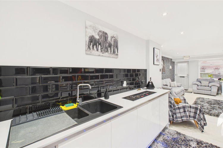 Kitchen - Picture 5 of 20