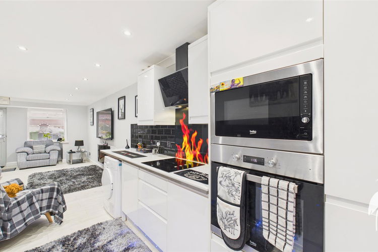 Kitchen - Picture 6 of 20