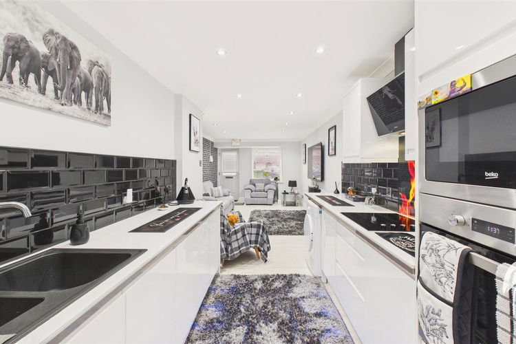 Kitchen - Picture 7 of 20