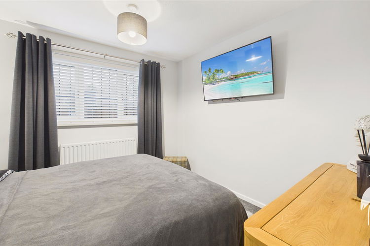 Bedroom 1 - Picture 8 of 20