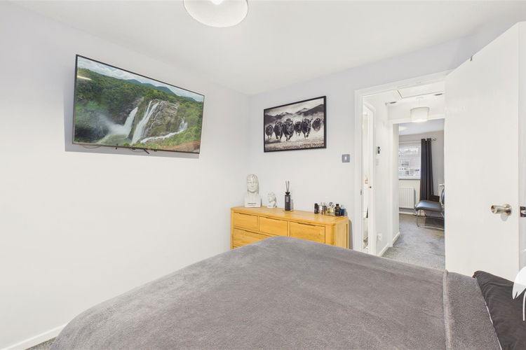 Bedroom 1 - Picture 9 of 20