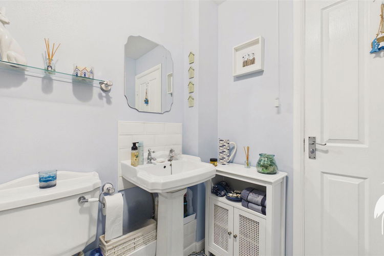 Bathroom - Picture 15 of 15