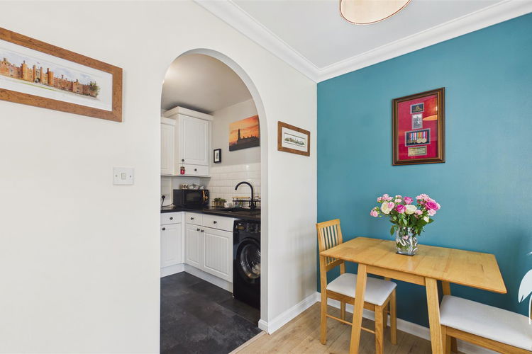 Lounge/Diner - Picture 5 of 15