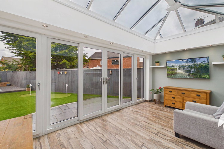 Living Room/Orangery - Picture 8 of 28