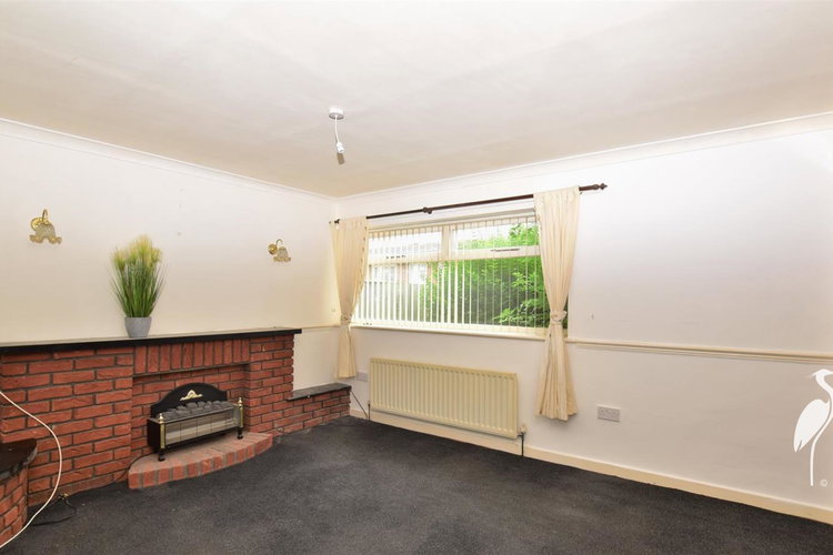 Lounge - Picture 2 of 9