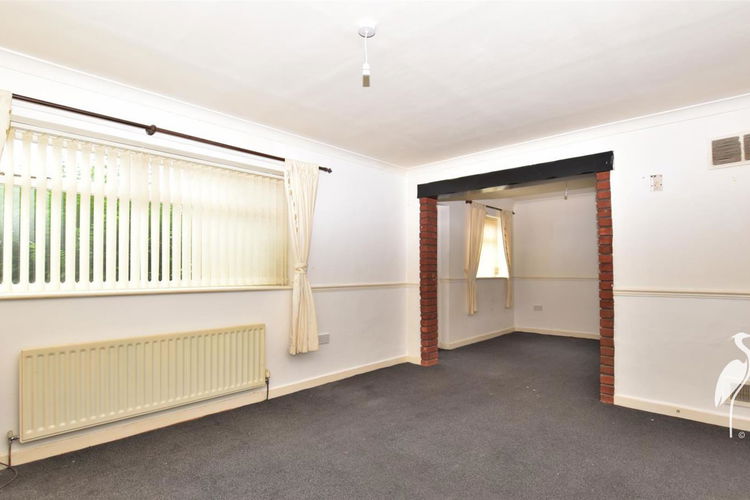 Lounge - Picture 3 of 9