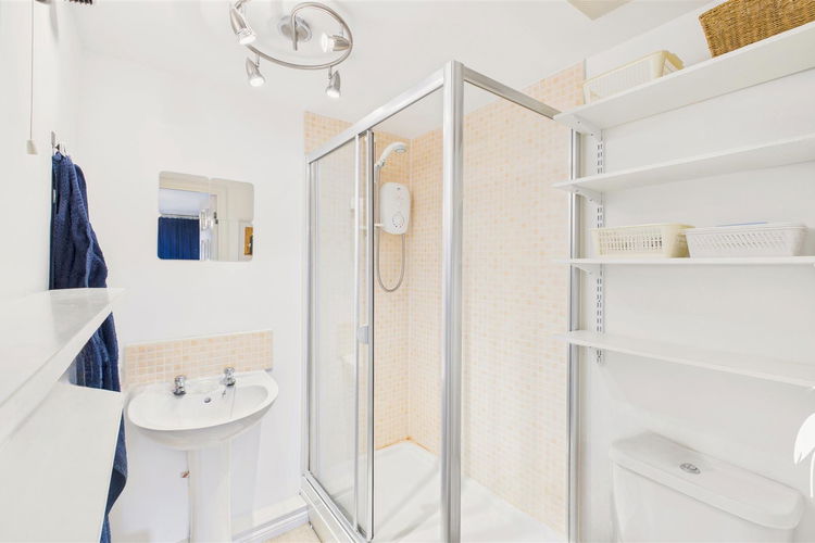 En Suite Shower Room - Picture 14 of 22