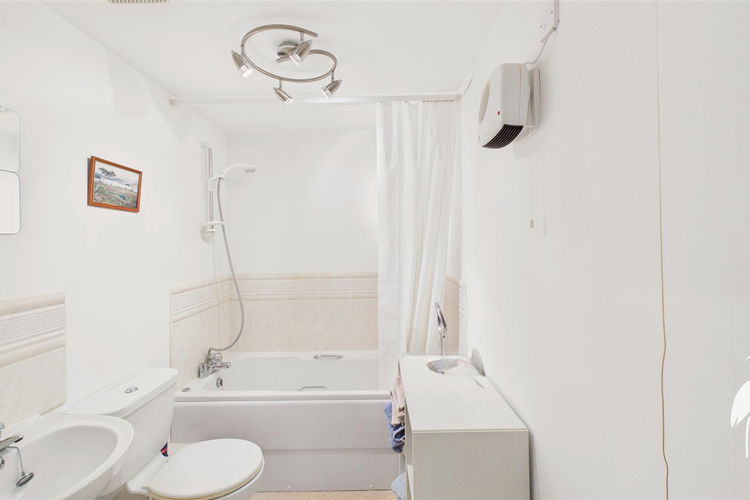 Bathroom - Picture 16 of 22