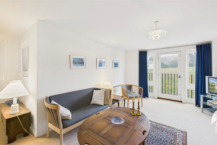 Lounge - Picture 5 of 22