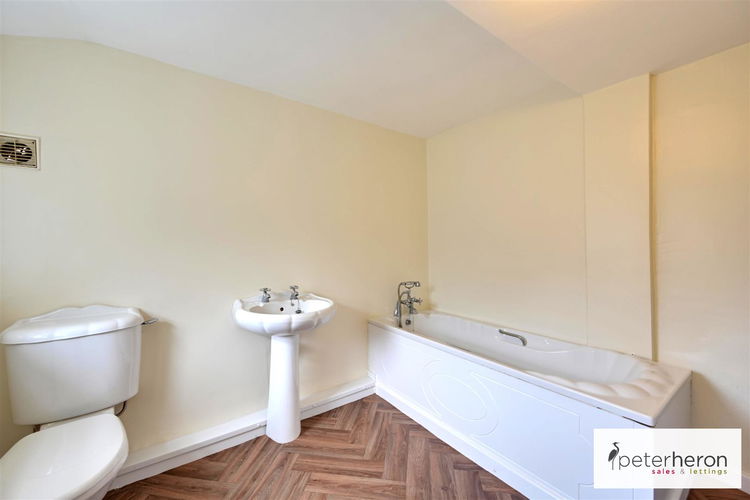 Bathroom - Picture 6 of 12