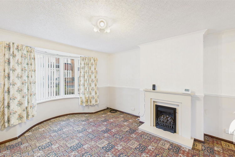 Lounge/Dining Room - Picture 2 of 25