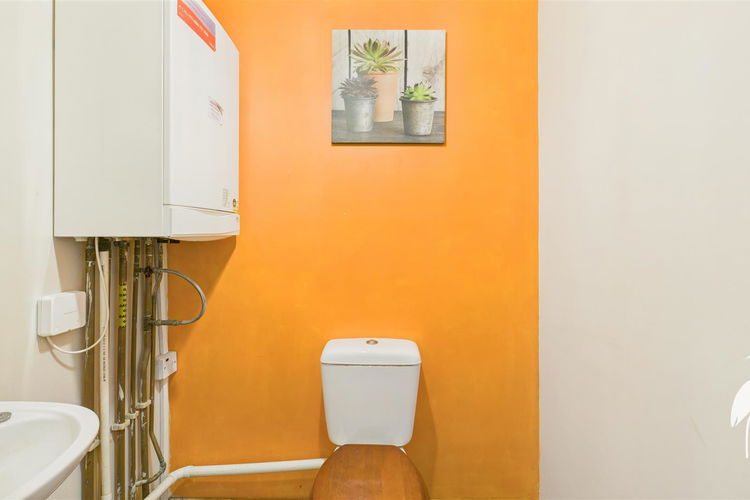 Ground Floor WC - Picture 15 of 25