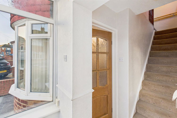 Entrance Porch - Picture 16 of 25