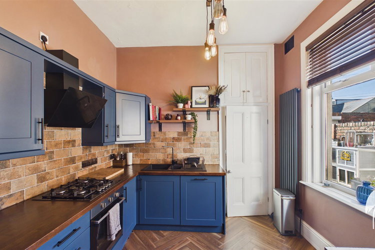 Kitchen - Picture 6 of 28
