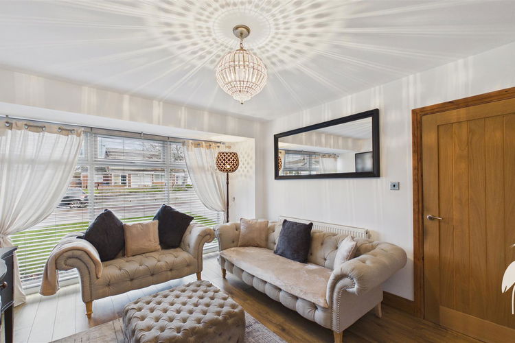 Lounge - Picture 3 of 29