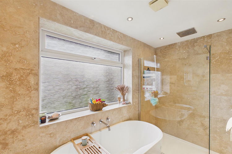 Bathroom - Picture 25 of 29