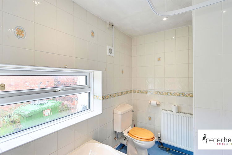 Bathroom - Picture 10 of 16