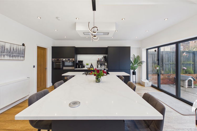 Kitchen - Picture 4 of 40