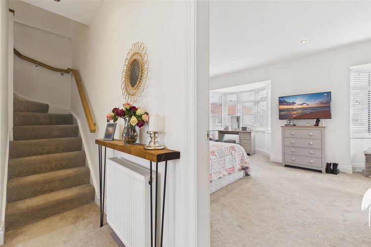 First Floor Landing - Picture 25 of 40