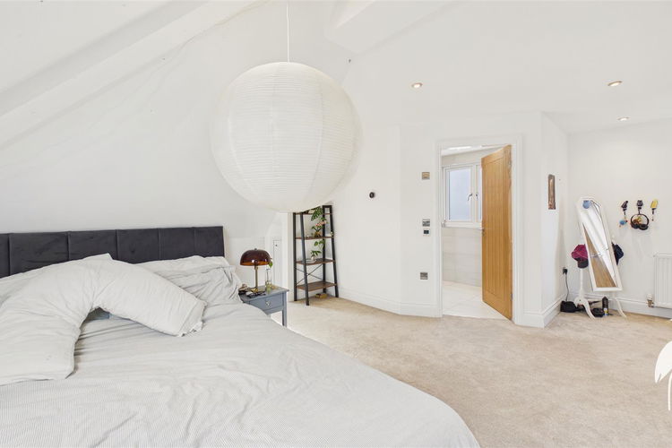 Bedroom 1 - Picture 28 of 40