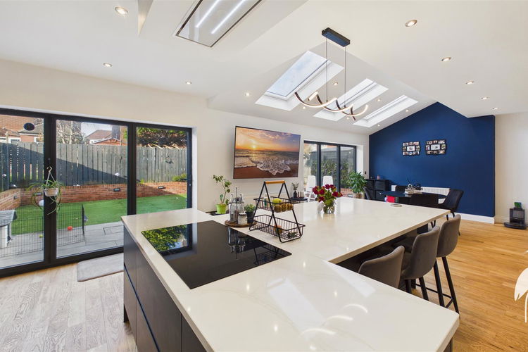 Kitchen - Picture 5 of 40