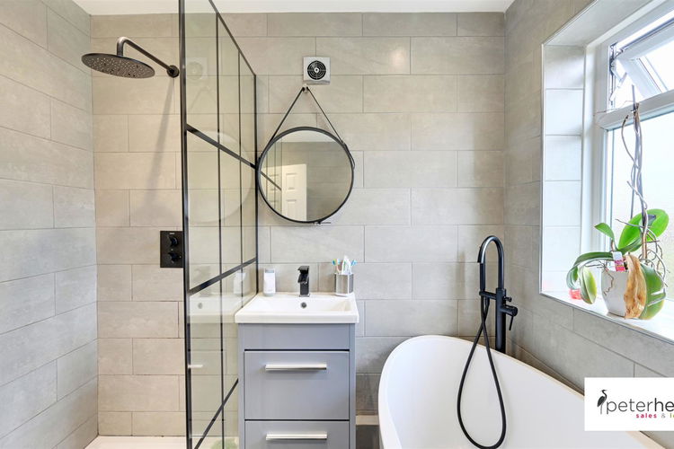 Bathroom - Picture 21 of 25