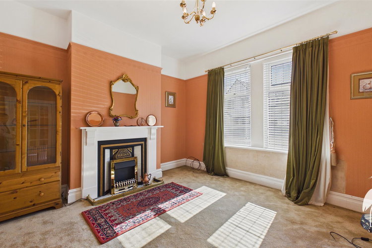 Lounge - Picture 2 of 27