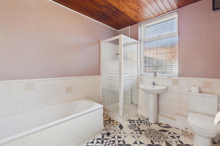 Bathroom - Picture 13 of 27