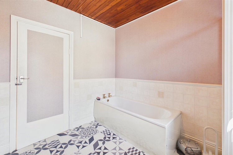 Bathroom - Picture 15 of 27