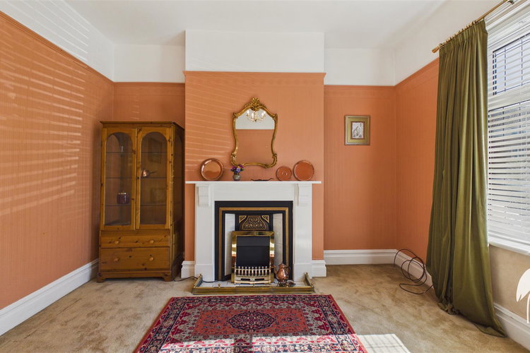 Lounge - Picture 4 of 27