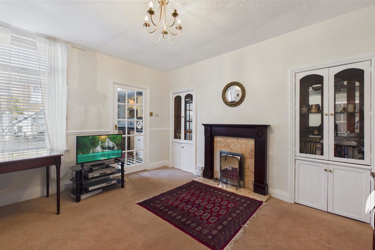 Dining Room - Picture 7 of 27