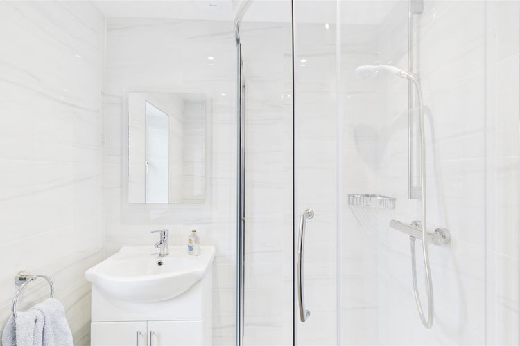 Shower Room - Picture 18 of 23