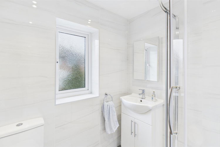 Shower Room - Picture 19 of 23