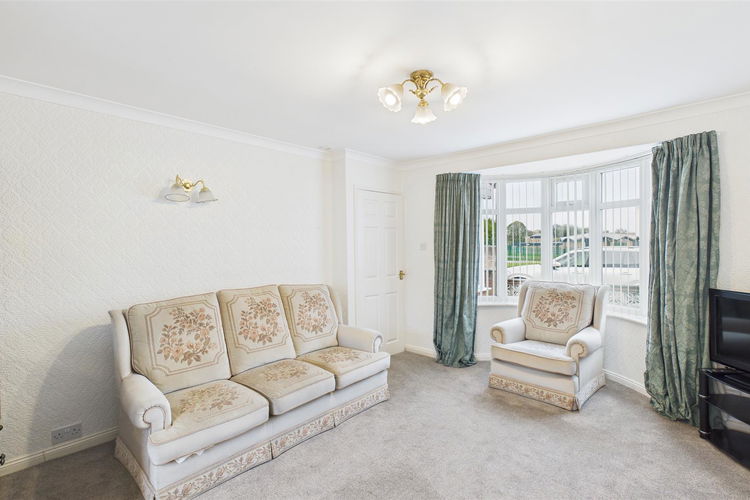 Lounge - Picture 3 of 23