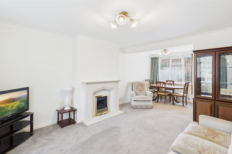 Lounge - Picture 4 of 23