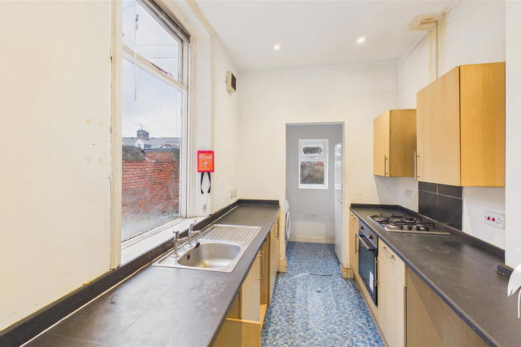 Kitchen - Picture 4 of 13