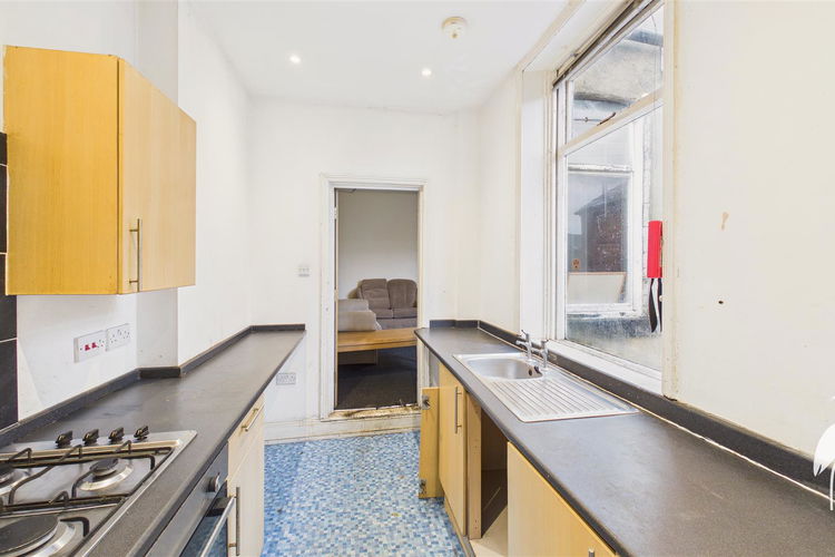 Kitchen - Picture 5 of 13