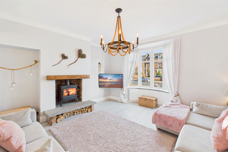 Lounge - Picture 2 of 36