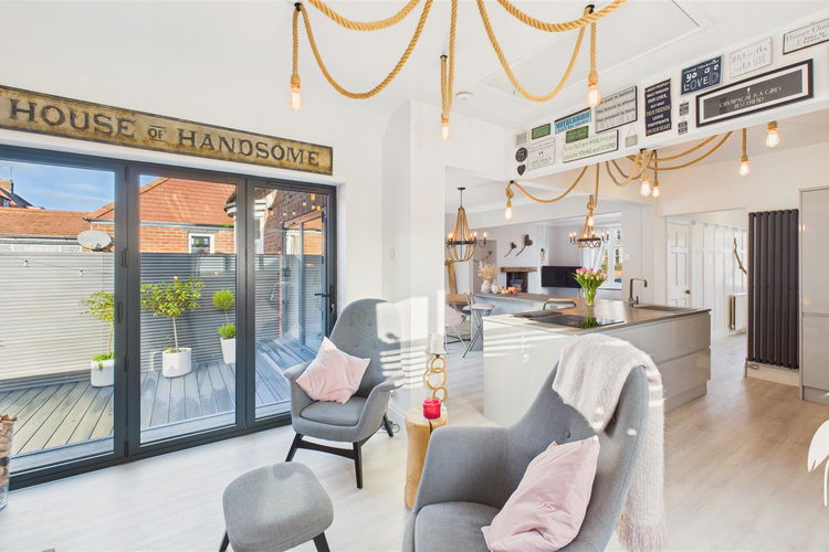 Snug Area - Picture 12 of 36