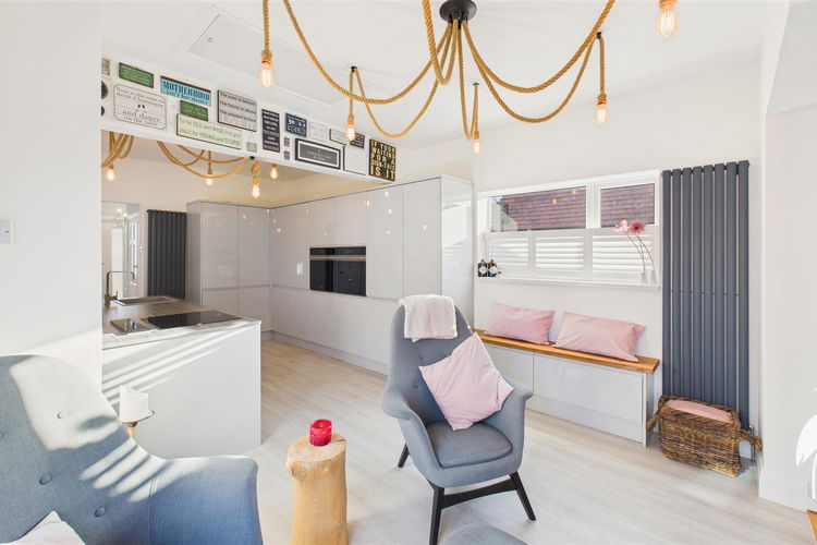 Snug Area - Picture 13 of 36