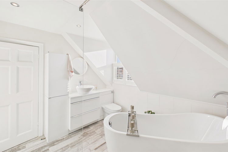 Bathroom - Picture 27 of 36